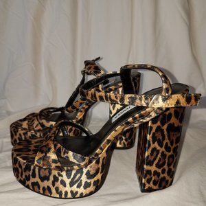 Steve Madden Animal Print Platform Sandles (Size 7) Never Worn
